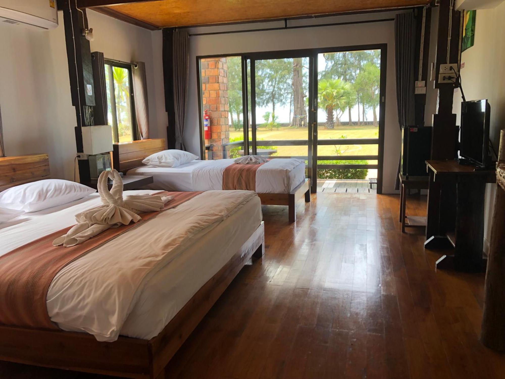 The Chevalley Beach Resort Satun Ngoại thất bức ảnh