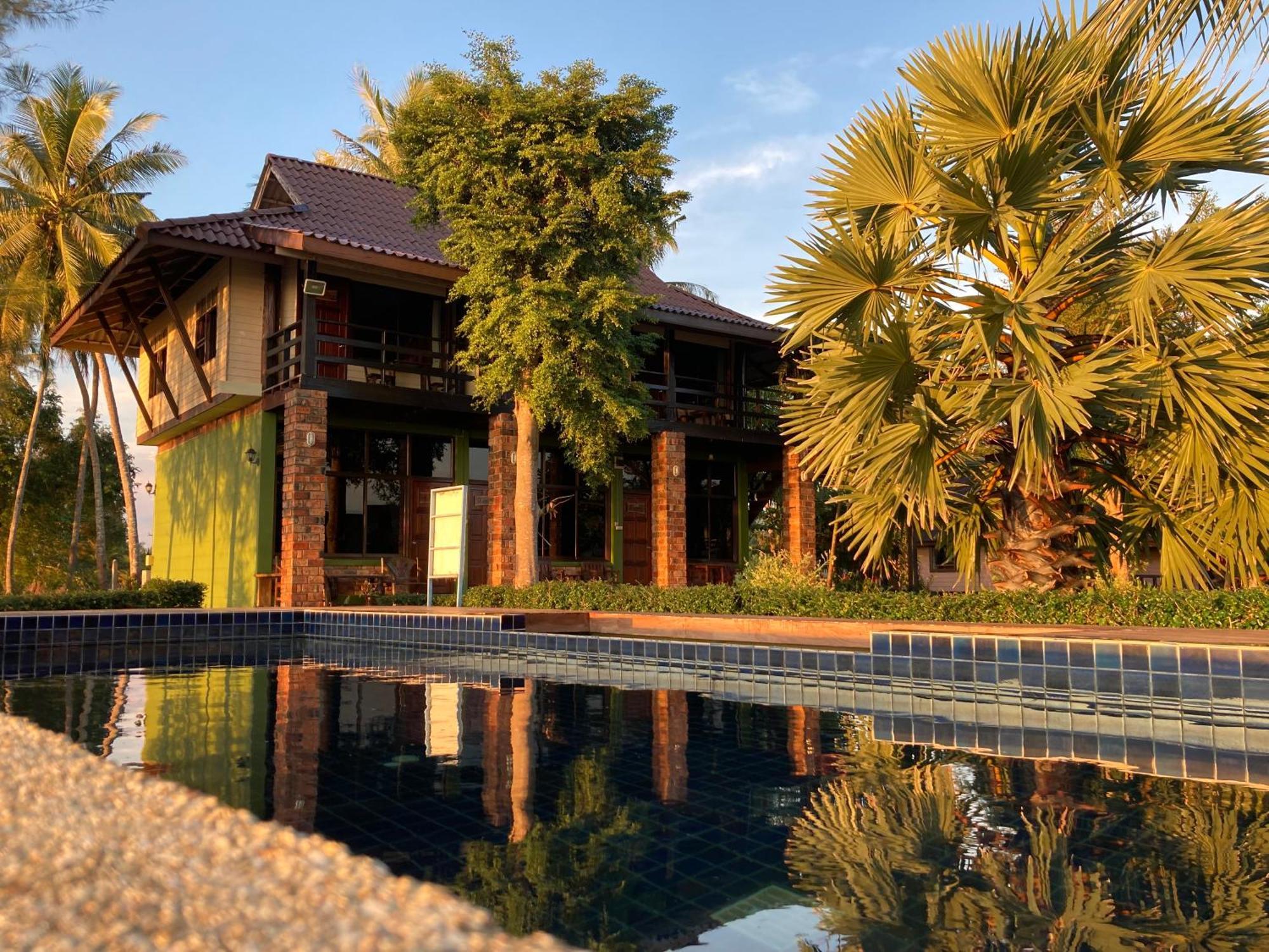 The Chevalley Beach Resort Satun Ngoại thất bức ảnh